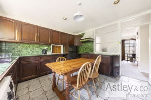 kitchen- click for photo gallery